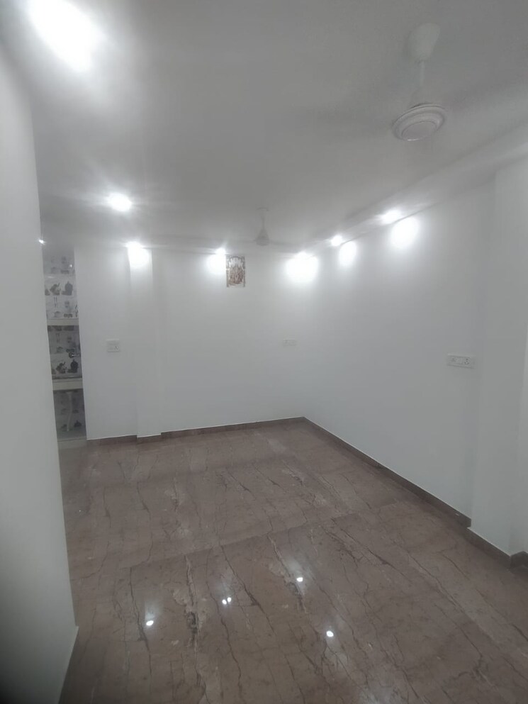Room, east patel nagar 4 Bedroom 900 Sq.Ft. Independent House In East Patel Nagar Delhi 8565884