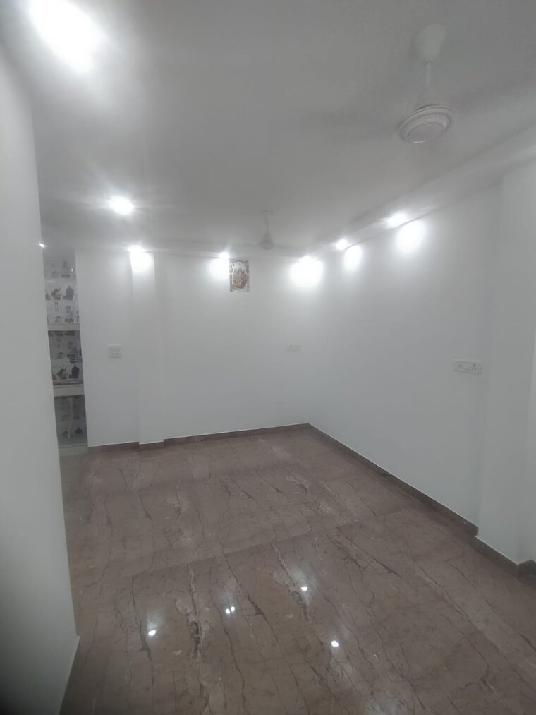 Room, east patel nagar 4 Bedroom 900 Sq.Ft. Independent House In East Patel Nagar Delhi 8565884