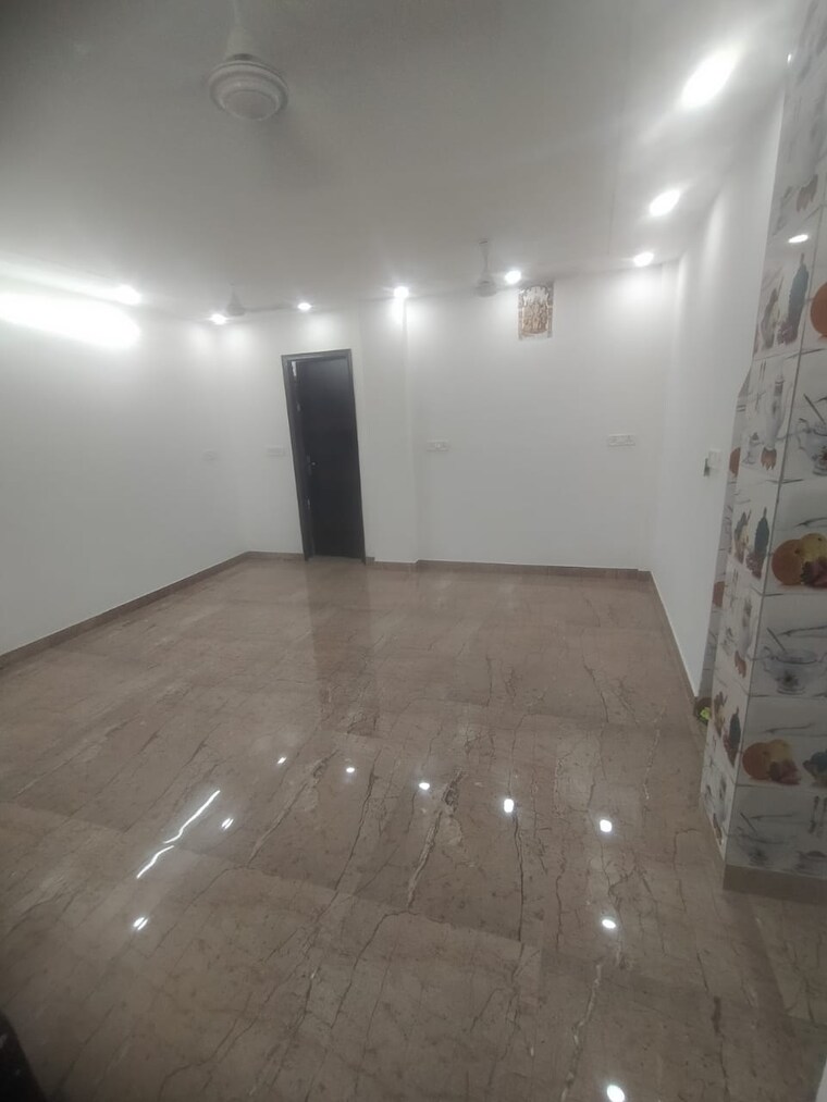 Room, east patel nagar 4 Bedroom 900 Sq.Ft. Independent House In East Patel Nagar Delhi 8565884