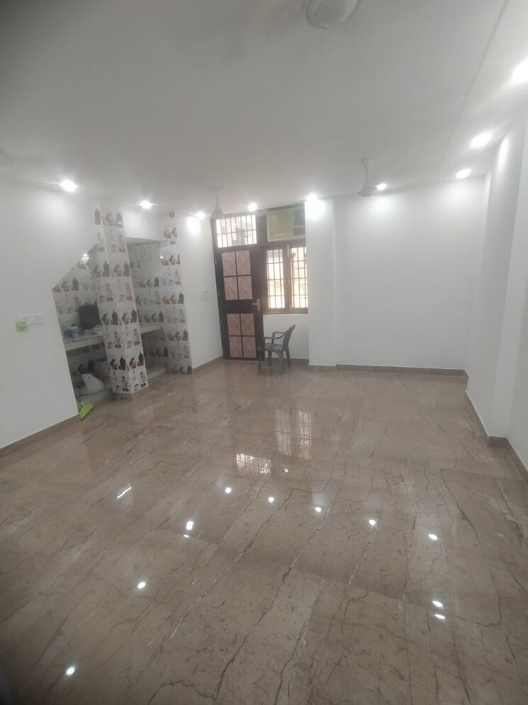 Room, east patel nagar 4 Bedroom 900 Sq.Ft. Independent House In East Patel Nagar Delhi 8565884