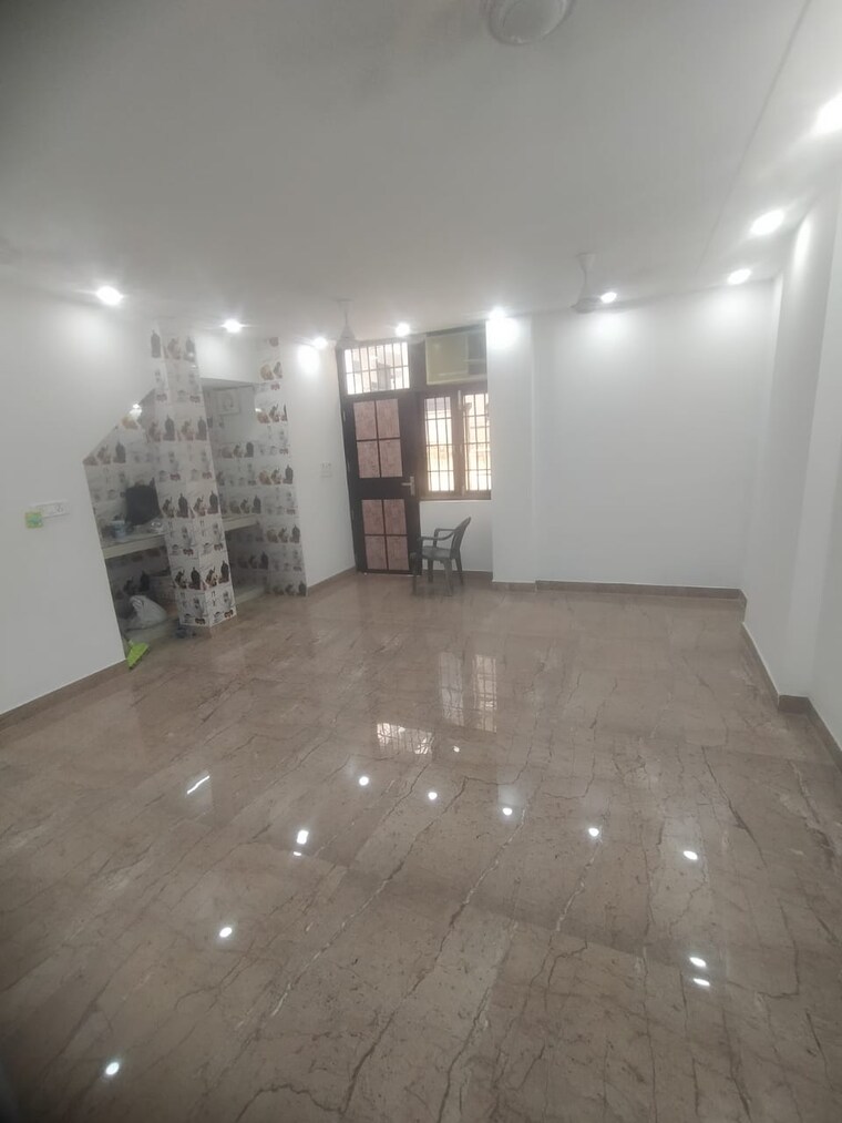 Room, east patel nagar 4 Bedroom 900 Sq.Ft. Independent House In East Patel Nagar Delhi 8565884