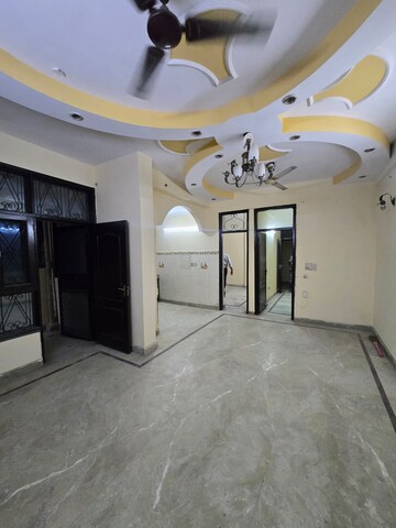 Room in 2 BHK Apartment at Indrapuram – for Rent