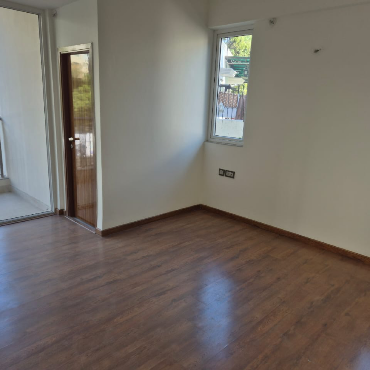 2 BHK Apartment For Rent in Emaar The Palm Drive-Palm Studios