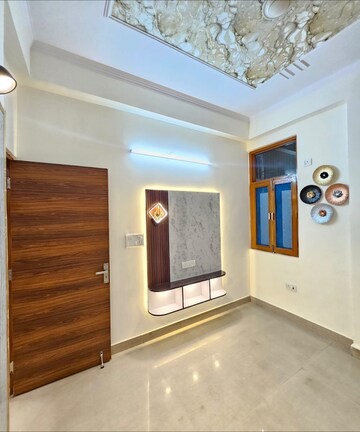 Room in 2 BHK Apartment at Niti Khand – for Rent