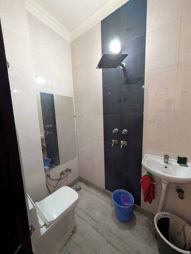 Bathroom, subhash nagar 2 Bedroom 1000 Sq.Ft. Builder Floor In Subhash Nagar Delhi 8566071