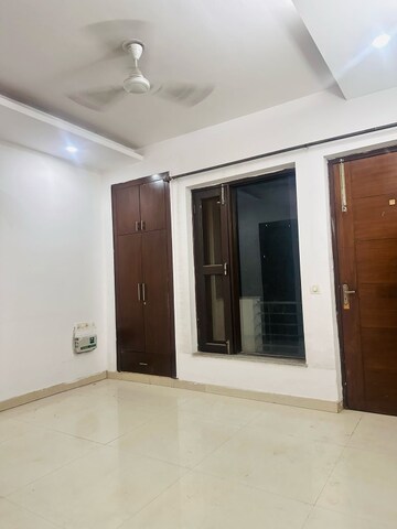 Room in 2.5 BHK Builder Floor at MVL IPark, Sector 15 – for Rent