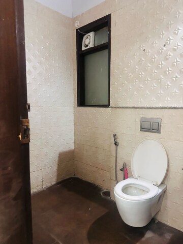 Bathroom in 2.5 BHK Builder Floor at MVL IPark, Sector 15 – for Rent