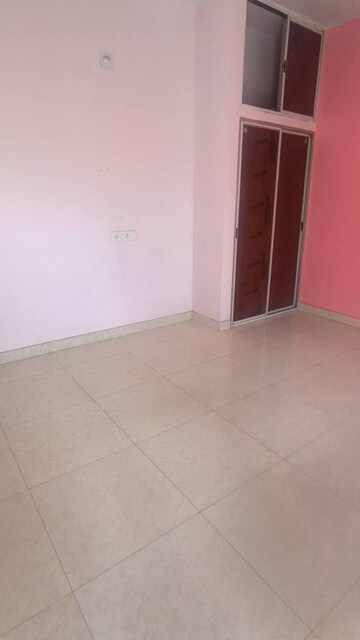 Room in 2 BHK Apartment at Booti More – for Rent
