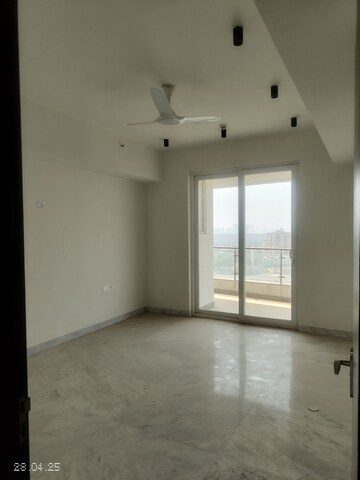 Room in 4 BHK Apartment at Krrish Provence Estate, Gurgaon Faridabad Road – for Rent