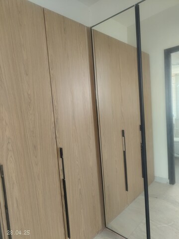 Room in 4 BHK Apartment at Krrish Provence Estate, Gurgaon Faridabad Road – for Rent