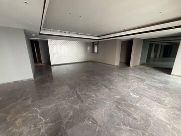 Parking in 6+ BHK Apartment at Lodha Trump Tower, Worli – for Sale