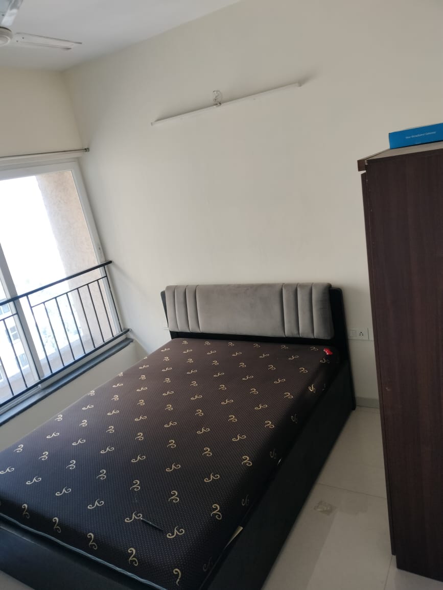 2 BHK + Extra Room Apartment For Rent in Rustomjee Azziano Wing I