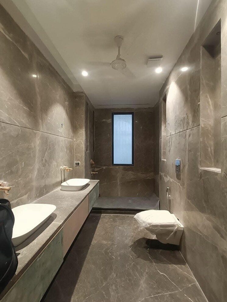 Bathroom, sector 49 3.5 Bedroom 1785 Sq.Ft. Builder Floor In Sector 49 Faridabad 8567039