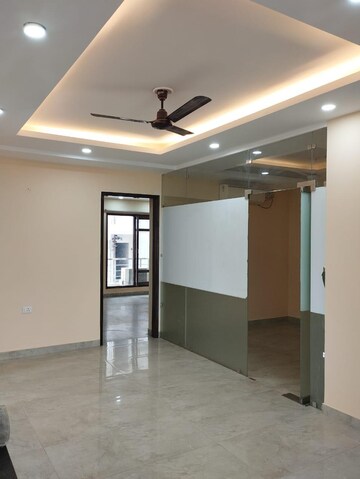 Room in 3 BHK Builder Floor at Dlf Phase V – for Rent