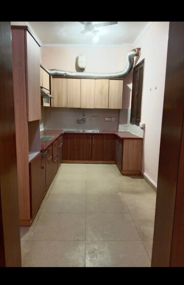 Kitchen in 2 BHK Builder Floor at SAS Tower, Sector 38 – for Rent