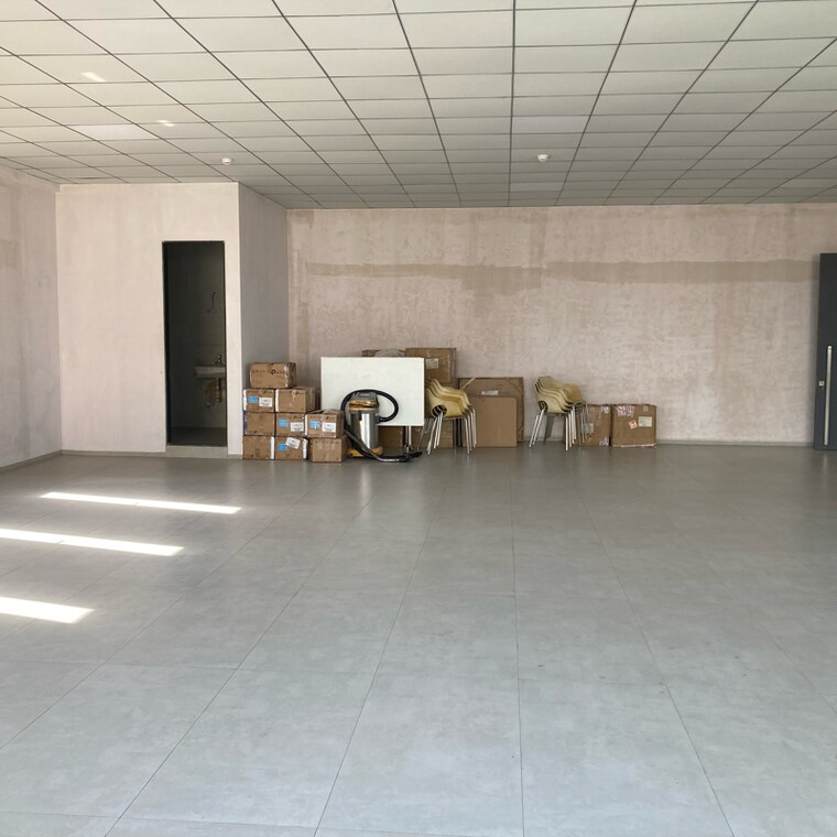  Parking, andheri west Commercial Office Space 2003 Sq.Ft. In Andheri West Mumbai 8567207