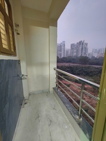 Balcony in 2 BHK Builder Floor at Dlf Phase V – for Rent