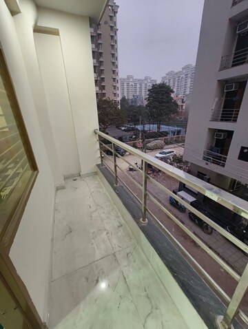 Balcony in 2 BHK Builder Floor at Dlf Phase V – for Rent