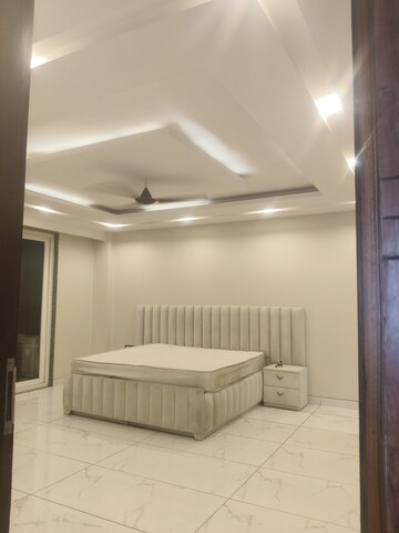Bathroom in 5 BHK Builder Floor at Unitech South City II, Sector 50 – for Rent