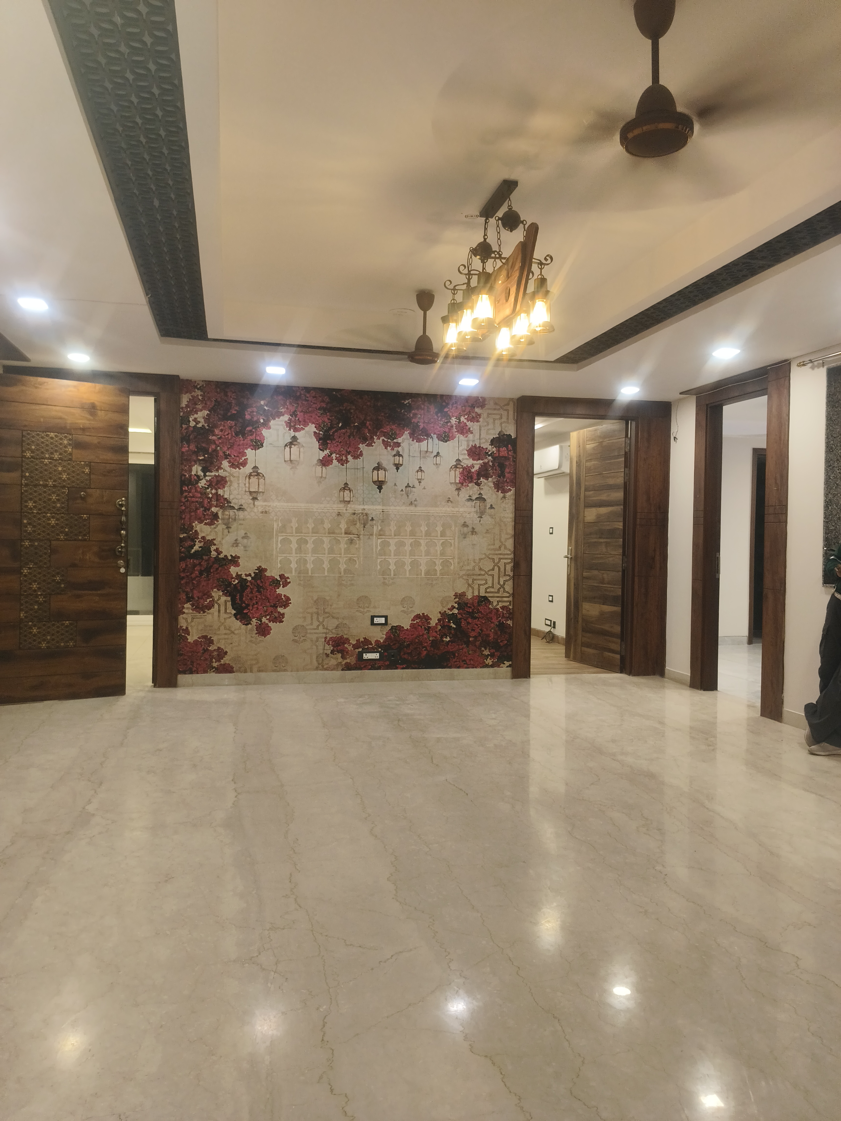 5 BHK + Servant Room Builder Floor For Rent in Unitech South City II