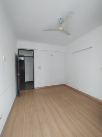 Room in 3 BHK Apartment at Ansal Sushant Lok I, Sector 43 – for Rent