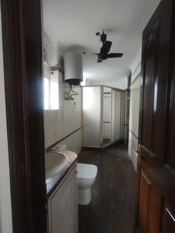 Furnished Amenities in 3 BHK Apartment at Ansal Sushant Lok I, Sector 43 – for Rent