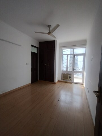 Furnished Amenities in 3 BHK Apartment at Ansal Sushant Lok I, Sector 43 – for Rent