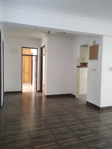 Furnished Amenities in 3 BHK Apartment at Ansal Sushant Lok I, Sector 43 – for Rent