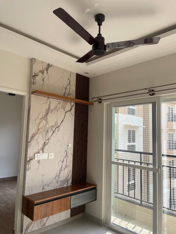Room in 2 BHK Apartment at Godrej Aqua, International Airport Road – for Rent