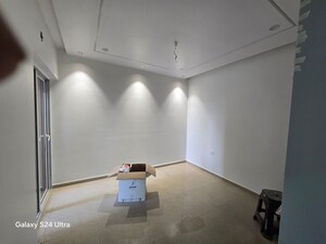 Furnished Amenities in 2 BHK Apartment at Landcraft Golflinks Plaza, Pandav Nagar – for Sale