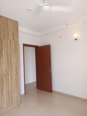 Room in 2.5 BHK Apartment at Bhartiya Nikoo Homes, Thanisandra Main Road – for Rent
