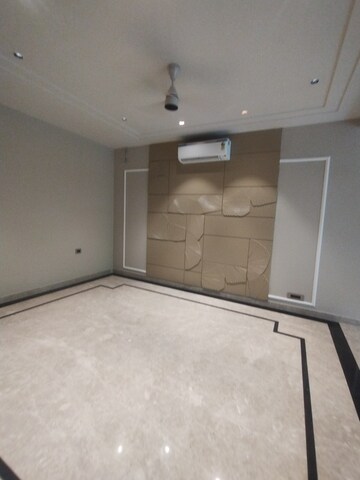 Balcony in 4 BHK Builder Floor at Ansal Sushant Lok I, Sector 43 – for Rent