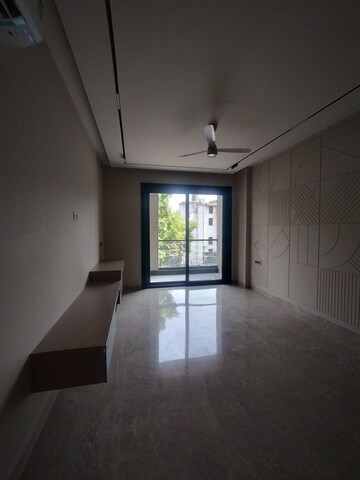 Room in 4 BHK Builder Floor at Ansal Sushant Lok I, Sector 43 – for Rent