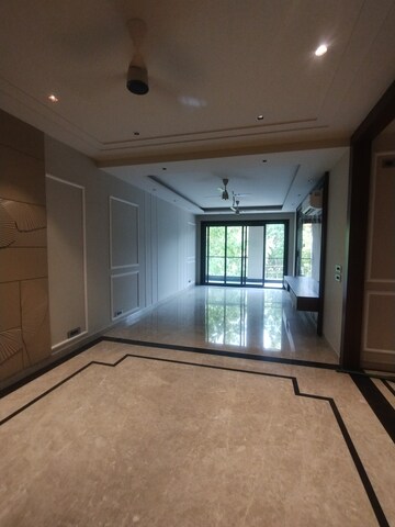 Building Lobby in 4 BHK Builder Floor at Ansal Sushant Lok I, Sector 43 – for Rent