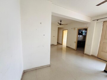 Room in 3 BHK Apartment at Tulip White, Sector 69 – for Rent
