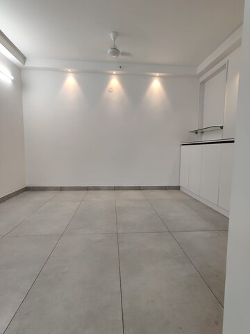 Room in 2 BHK Apartment at Mantri Lithos, Thanisandra – for Rent