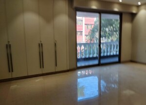 Room in 5 BHK Builder Floor at Sector 21a – for Sale