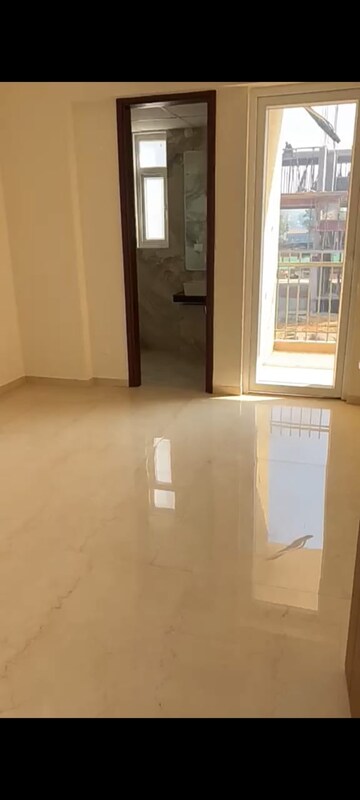 Room in 3 BHK Builder Floor at Smart World Gems, Sector 89 – for Rent