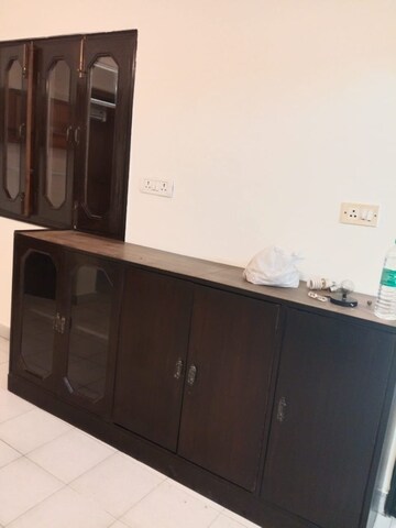 Furnished Amenities in 3 BHK Apartment at Vasant Kunj – for Rent