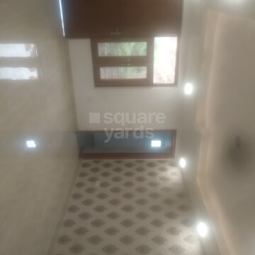 Parking in 5 BHK Builder Floor at Sector 37 – for Sale