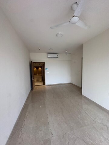 Room in 2 BHK Apartment at Lodha Primo, Parel – for Rent