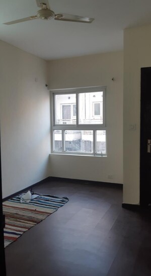 Room in 3 BHK Apartment at Navshakti Apartment, Sector 46 – for Sale