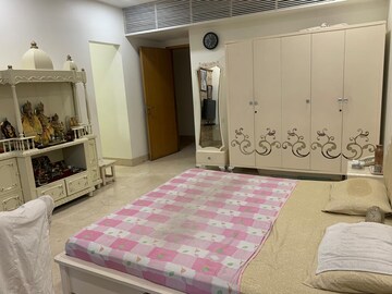 Bedroom in 5 BHK Apartment at Hiranandani Gardens Tivoli, Powai – for Rent
