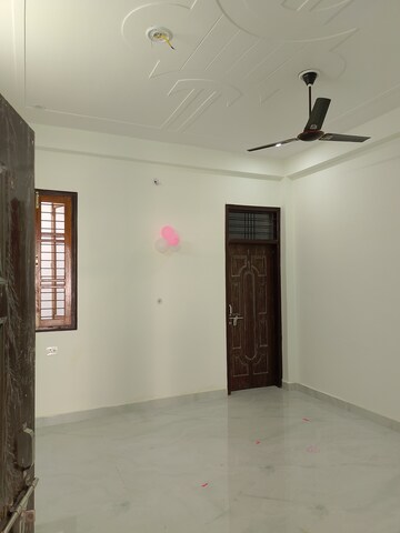 Room in 4 BHK Independent House at Dayal Greens, Matiyari – for Rent