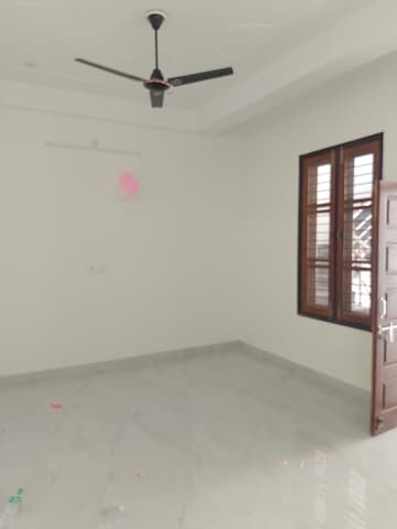 Room in 4 BHK Independent House at Dayal Greens, Matiyari – for Rent