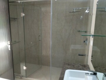 Bathroom in 6 BHK Apartment at Mittal Luxuria, Jayamahal – for Sale