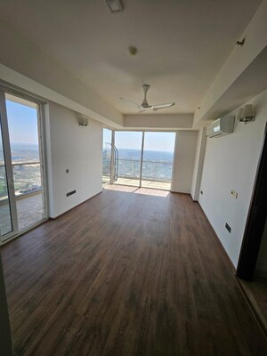 Room in 3 BHK Apartment at Sector 46 – for Sale