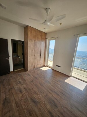 Room in 3 BHK Apartment at Sector 46 – for Sale