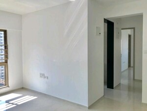 Room in 2 BHK Apartment at Sheth Vasant Oasis, Andheri East – for Rent