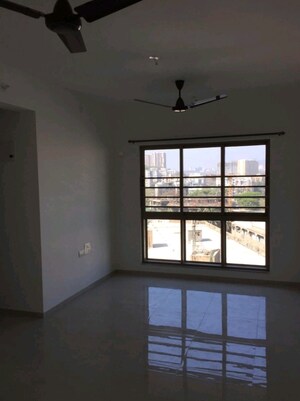 Room in 2 BHK Apartment at Sheth Vasant Oasis, Andheri East – for Rent